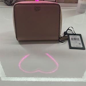 Dkny wallet🦋